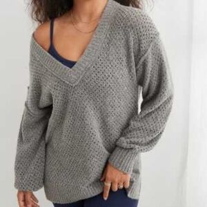 AERIE GRAY OVERSIZED V NECK SWEATER MEDIUM